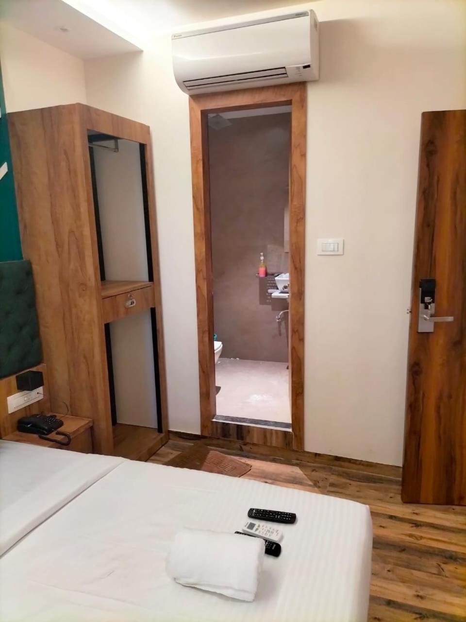 Prince Hotel Мумбаї Екстер'єр фото